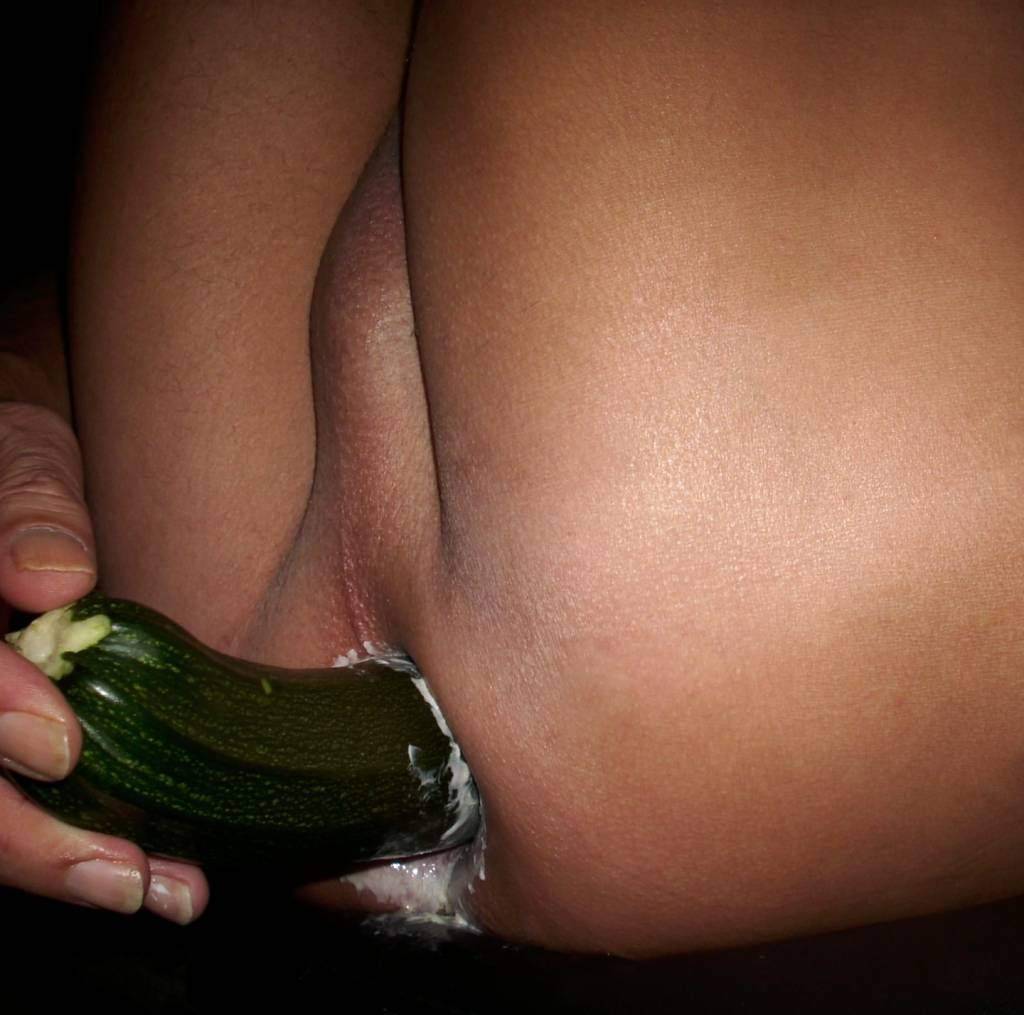 Orgasm with zucchini